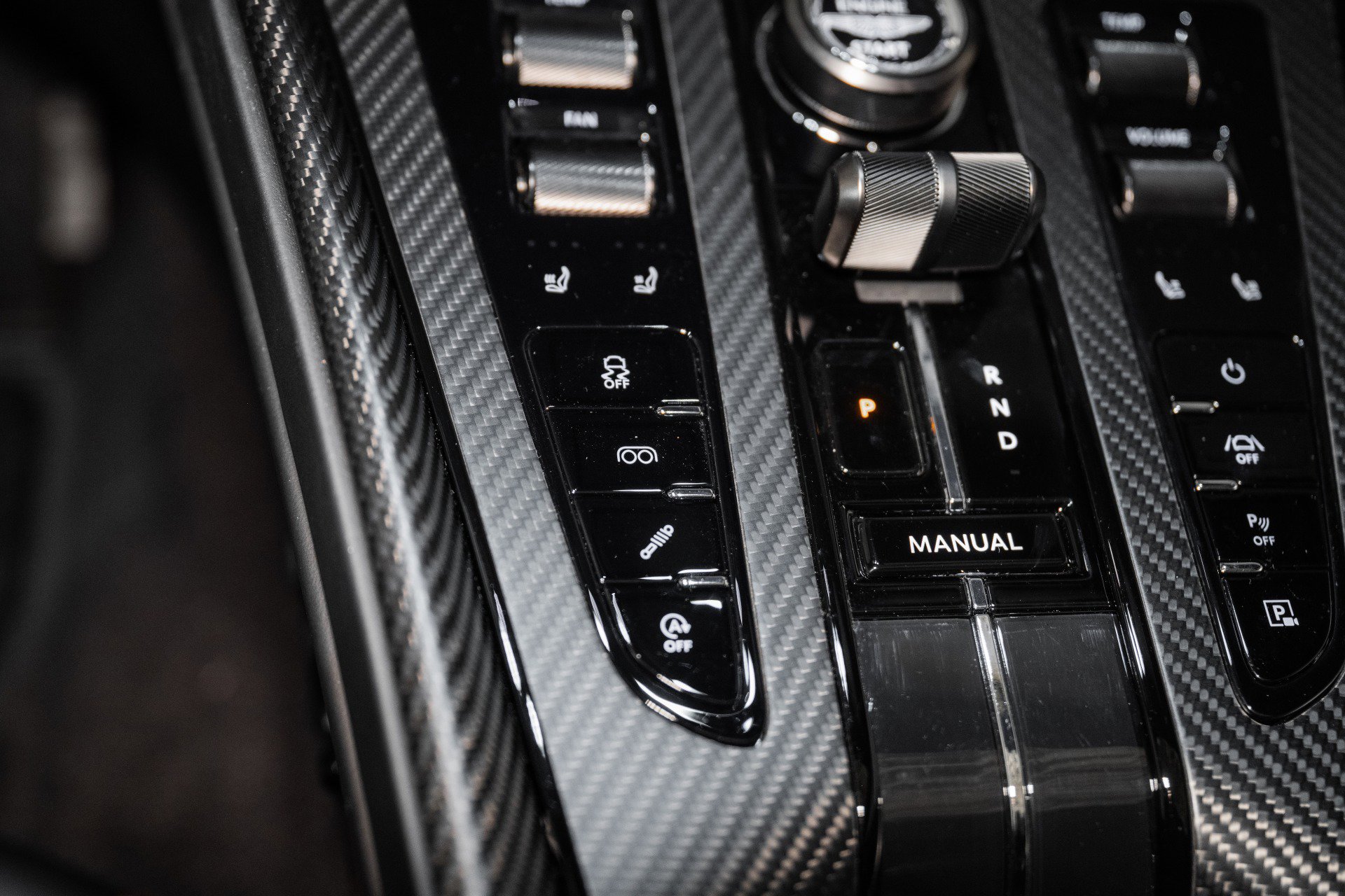 Used 2025 Aston Martin DB12 Coupe image 33