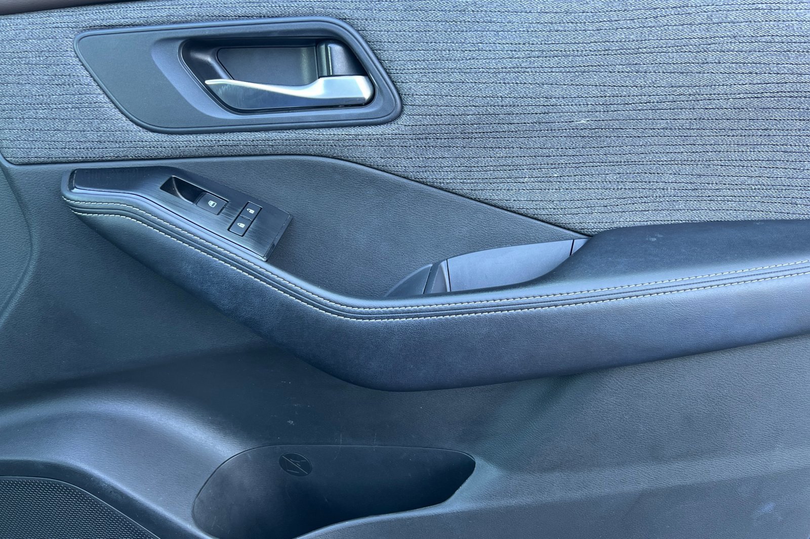 Used 2023 Nissan Rogue SV image 23