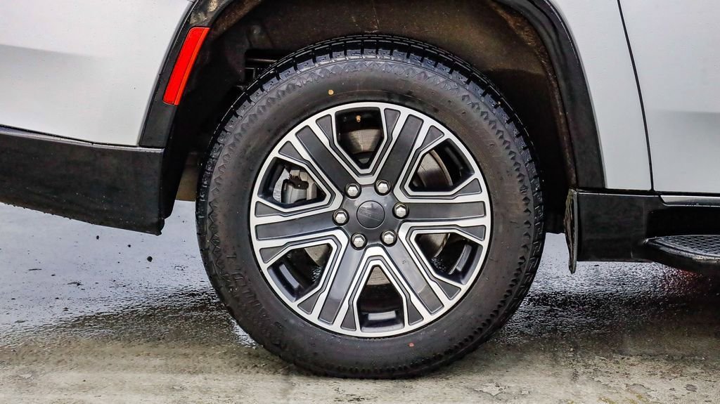 Used 2024 Jeep Wagoneer L Series II w/ Flexible Seating Group image 12