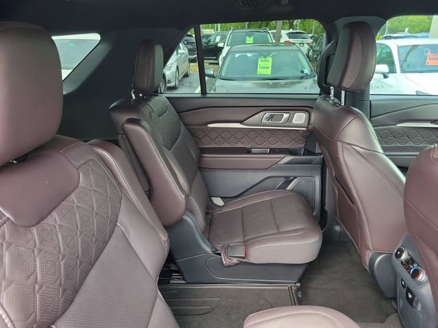 Used 2025 Ford Explorer Platinum w/ Ultimate Package image 32