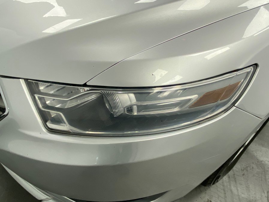 Used 2013 Ford Taurus SE image 9