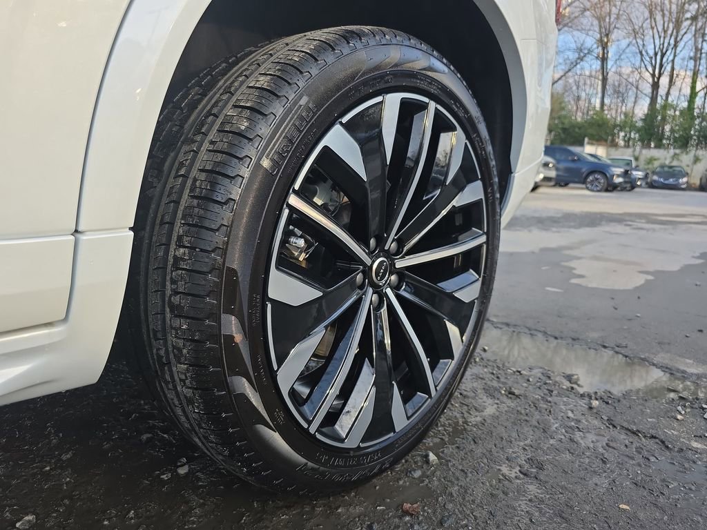 New 2026 Volvo XC90 B6 Plus w/ Protection Package Premier image 46