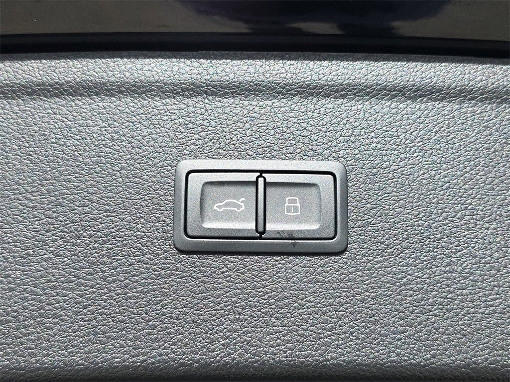 Used 2023 Audi Q5 2.0T Premium image 17
