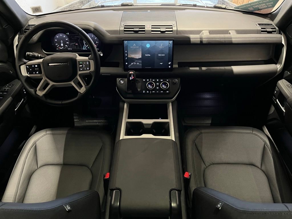Used 2025 Land Rover Defender 110 S image 28