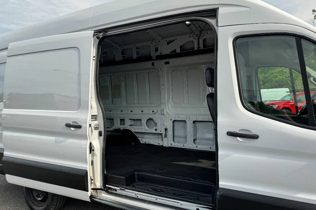 Used 2022 Ford E-Transit 148 High Roof Extended RWD image 13