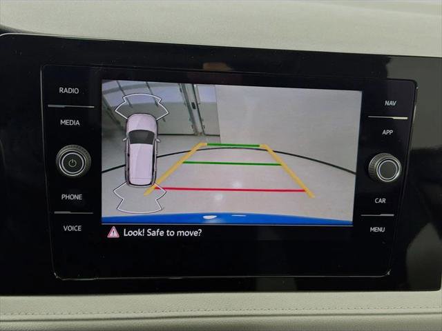Used 2025 Volkswagen Taos SEL image 15