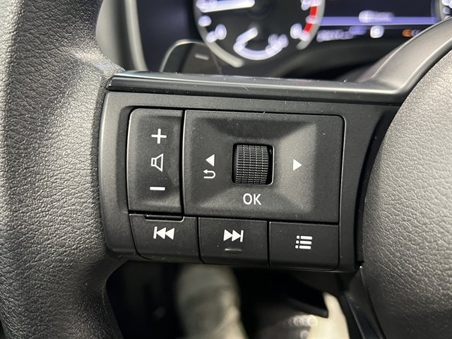 Used 2024 Nissan Rogue SV image 32