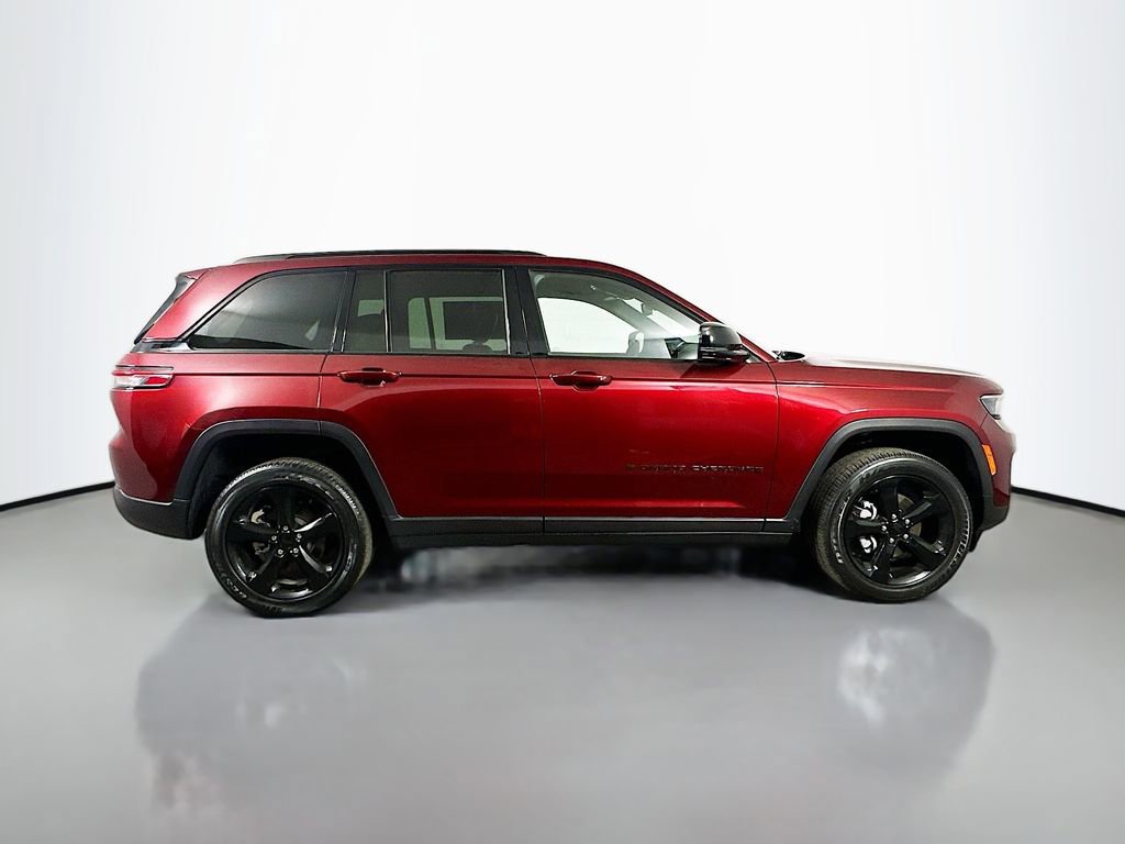 Used 2023 Jeep Grand Cherokee Altitude image 7