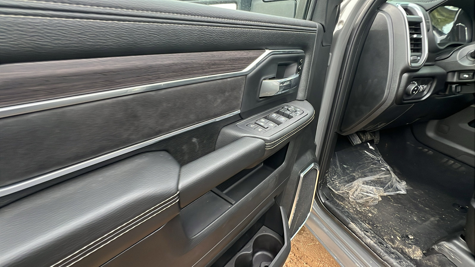 New 2026 RAM 2500 Laramie w/ Night Edition image 15