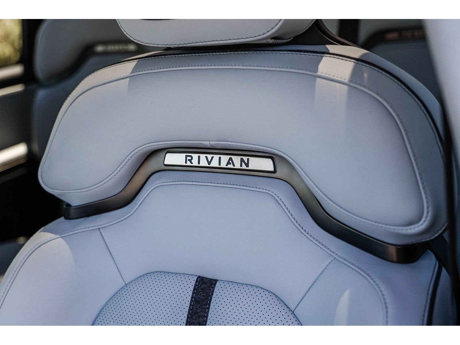Used 2023 Rivian R1S Adventure AWD/4WD image 27