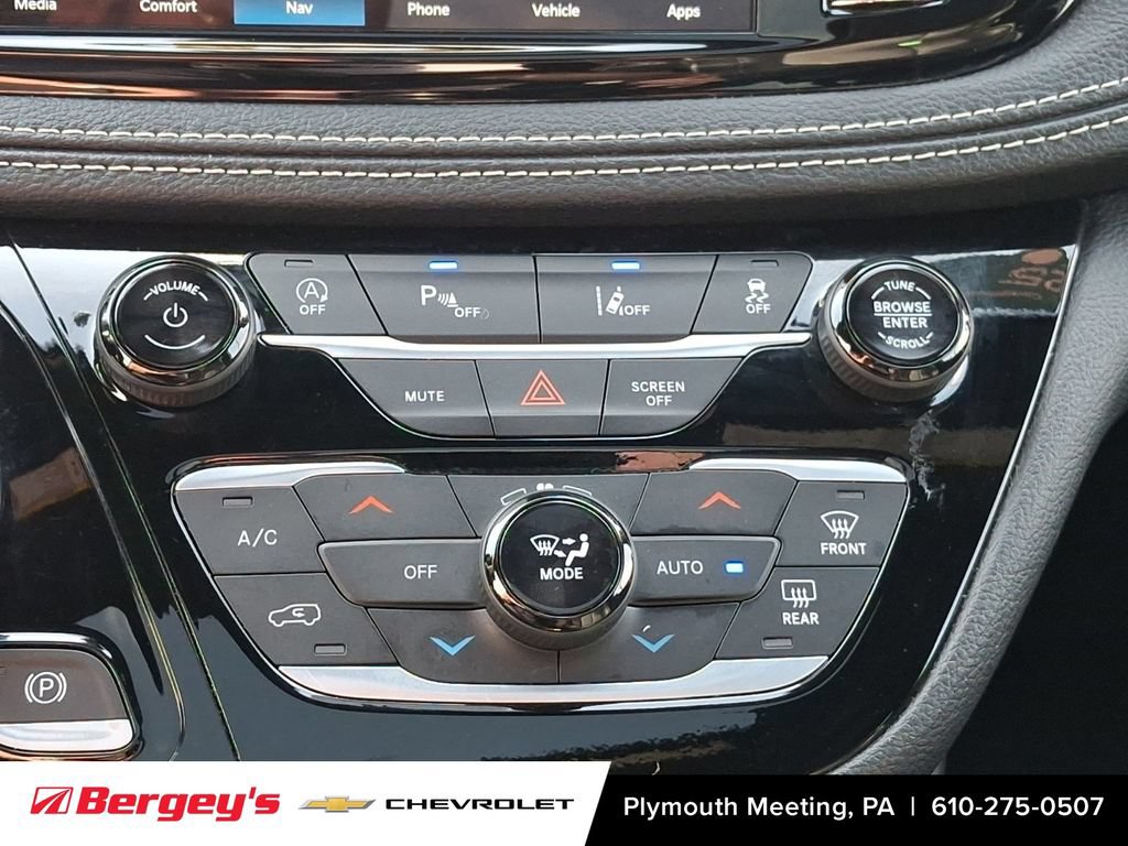 Used 2025 Chrysler Pacifica Limited FWD image 20