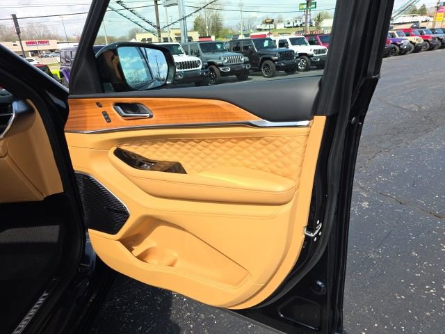 Used 2024 Jeep Grand Cherokee Summit image 41