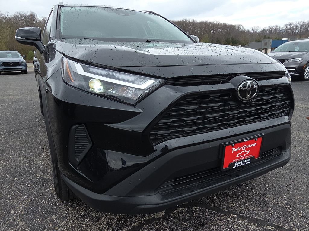 Used 2025 Toyota RAV4 XLE FWD image 11