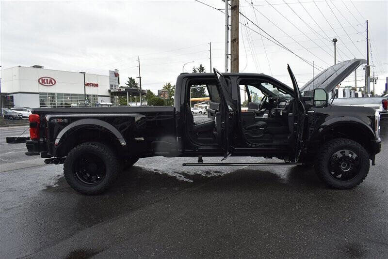 Used 2025 Ford F450 Platinum w/ Camper Package image 37