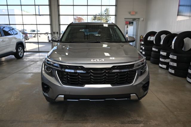 Used 2024 Kia Seltos EX AWD/4WD image 2
