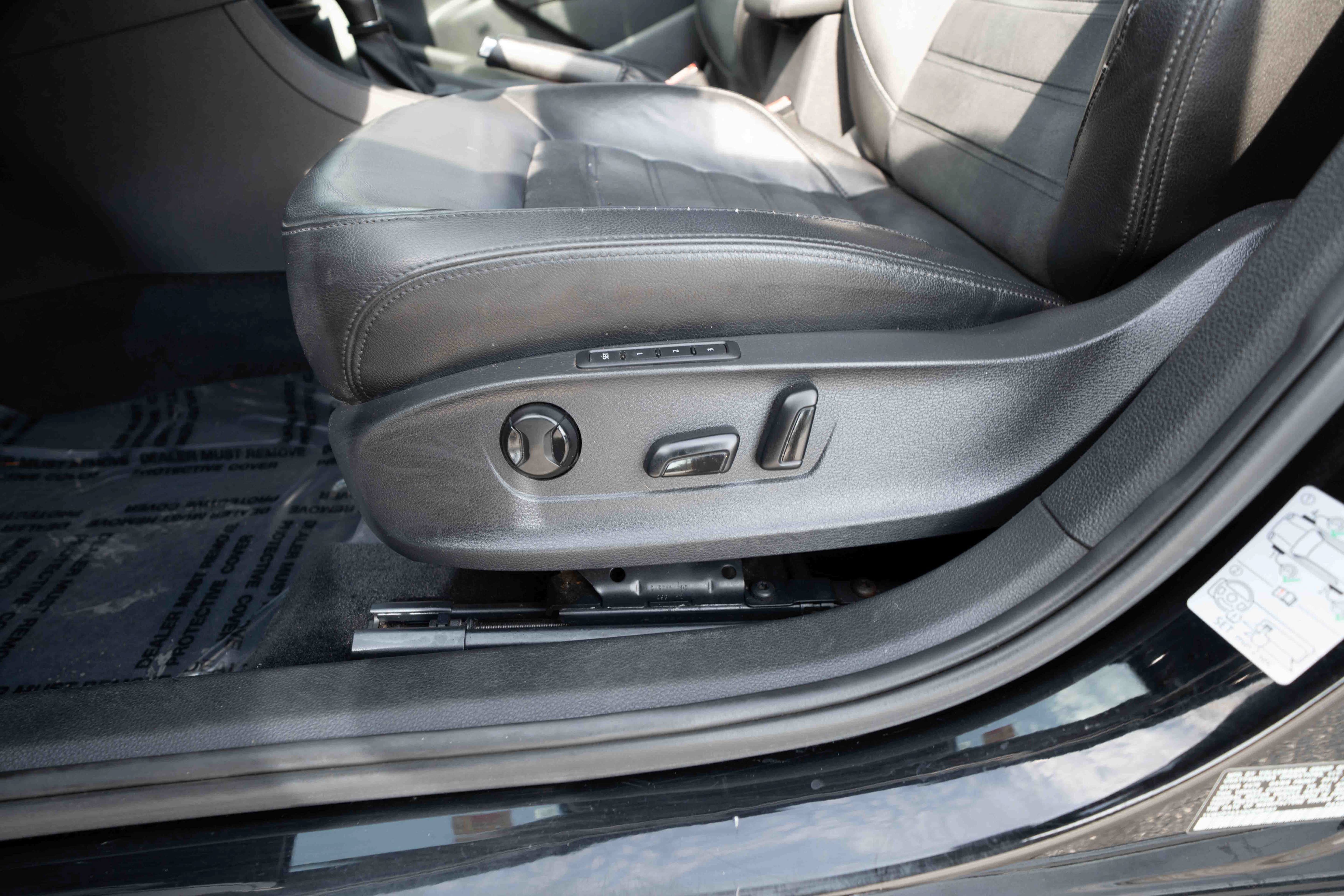 Used 2013 Volkswagen Passat 2.5 SEL Premium FWD image 12