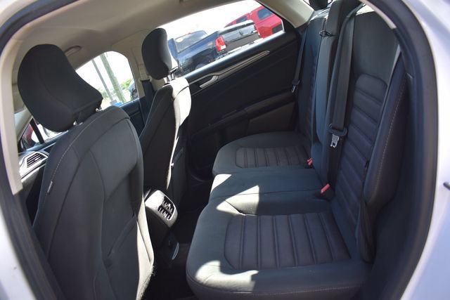 Used 2017 Ford Fusion SE FWD image 17