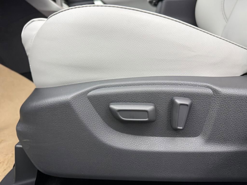 New 2026 Mitsubishi Eclipse Cross SEL image 13