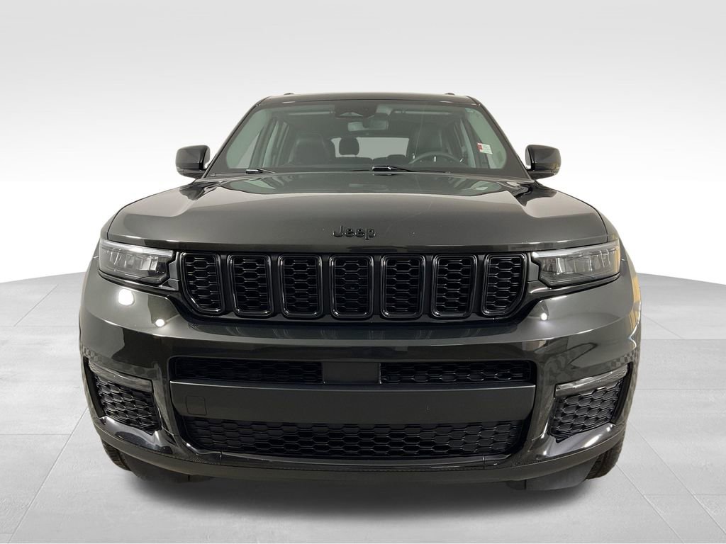 Used 2023 Jeep Grand Cherokee L Limited w/ Black Appearance Package AWD/4WD image 3