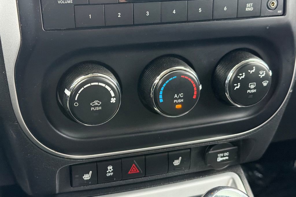 Used 2016 Jeep Compass Latitude image 19