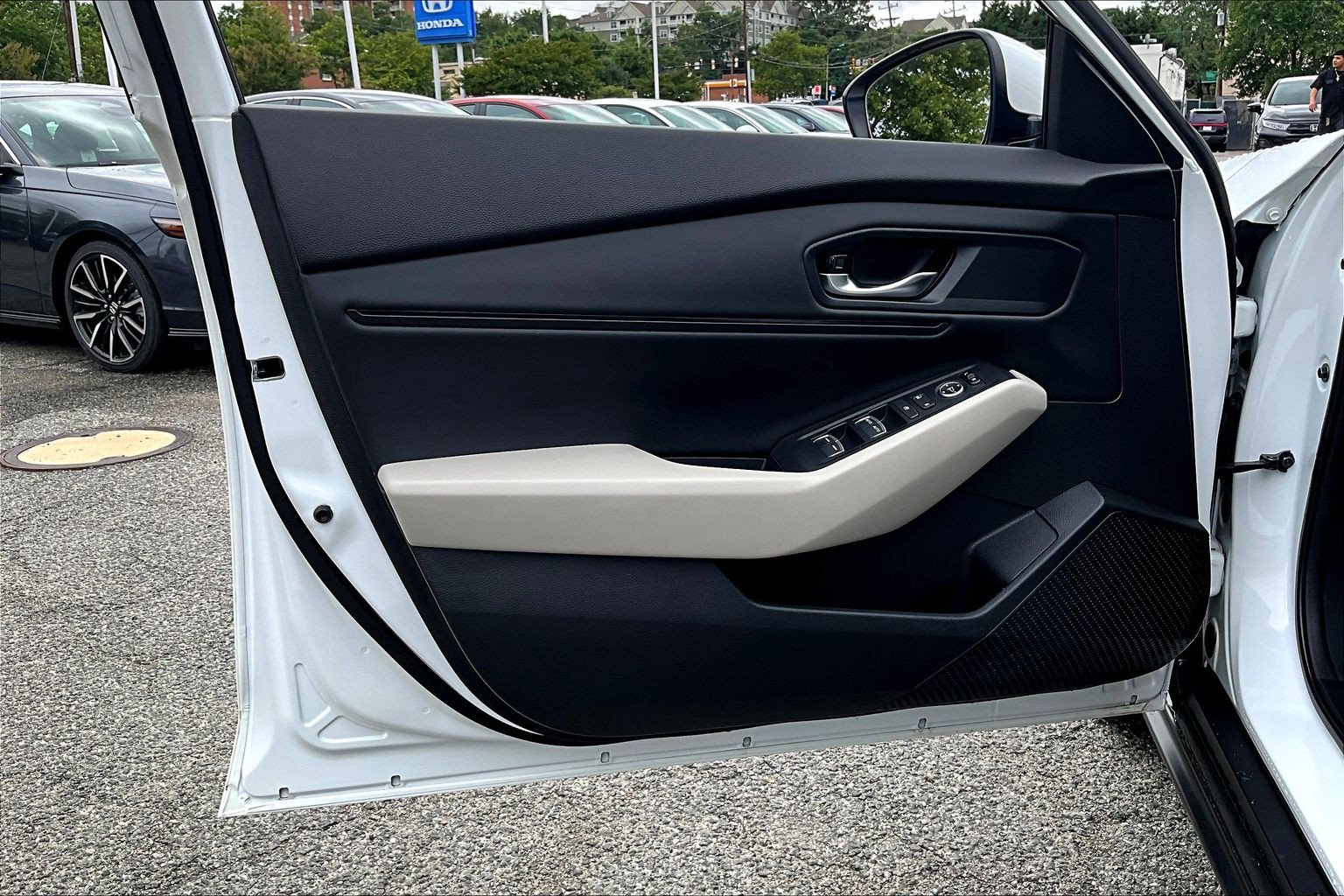 Used 2023 Honda Accord EX image 18