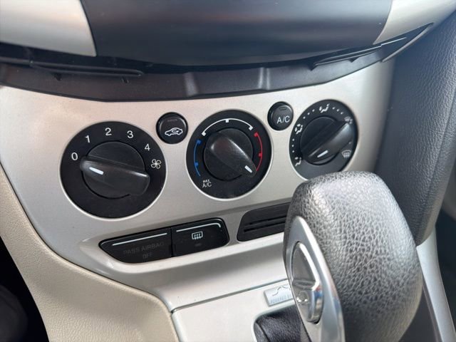 Used 2014 Ford Focus SE w/ SE Winter Package FWD image 22