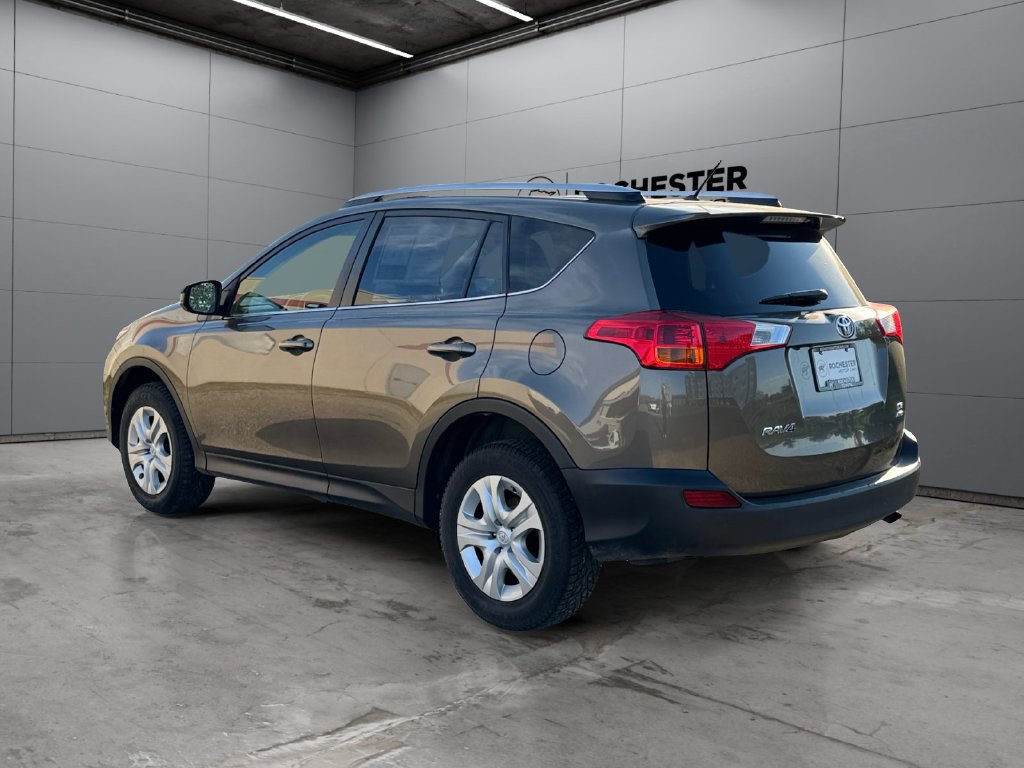 Used 2015 Toyota RAV4 LE AWD/4WD image 3