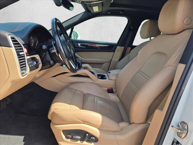 Used 2022 Porsche Cayenne AWD/4WD image 16