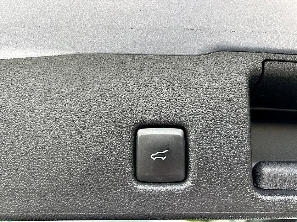 Used 2022 Ford Escape SEL image 19