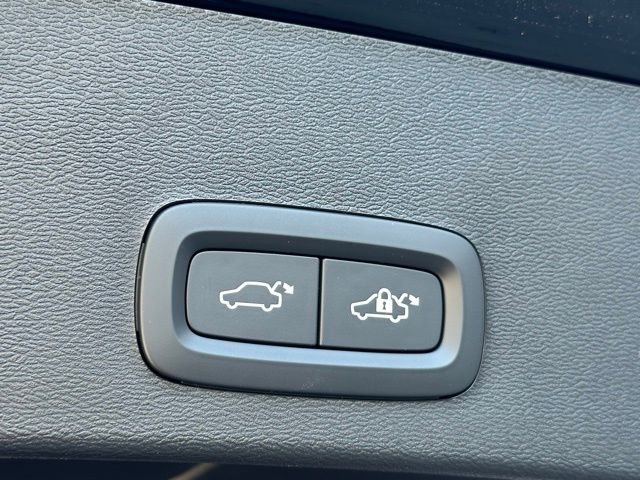 New 2026 Volvo XC40 B5 Plus w/ Protection Package Premier image 24