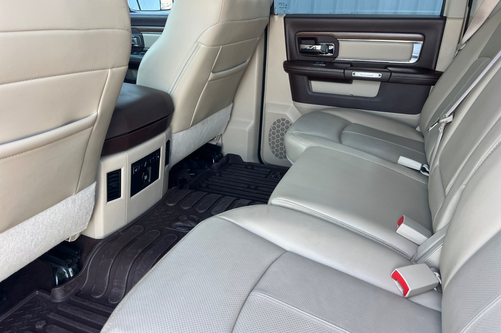 Used 2018 RAM 1500 Laramie w/ Convenience Group AWD/4WD image 15