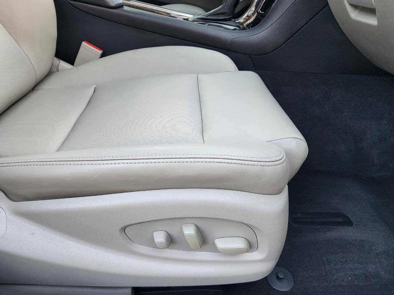 Used 2013 Cadillac ATS Luxury w/ Cold Weather Package RWD image 37