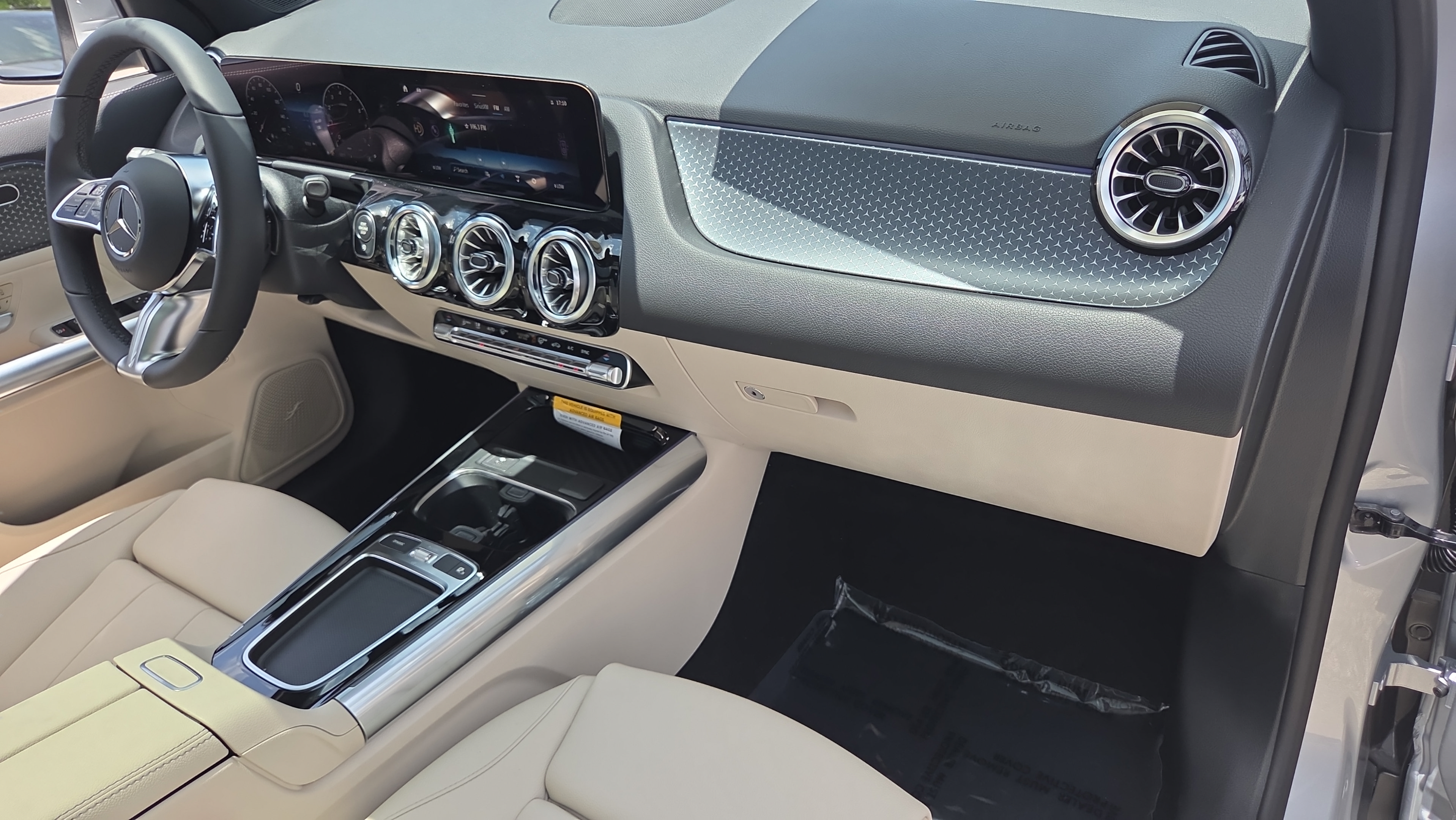 New 2026 Mercedes-Benz GLA 250 image 16