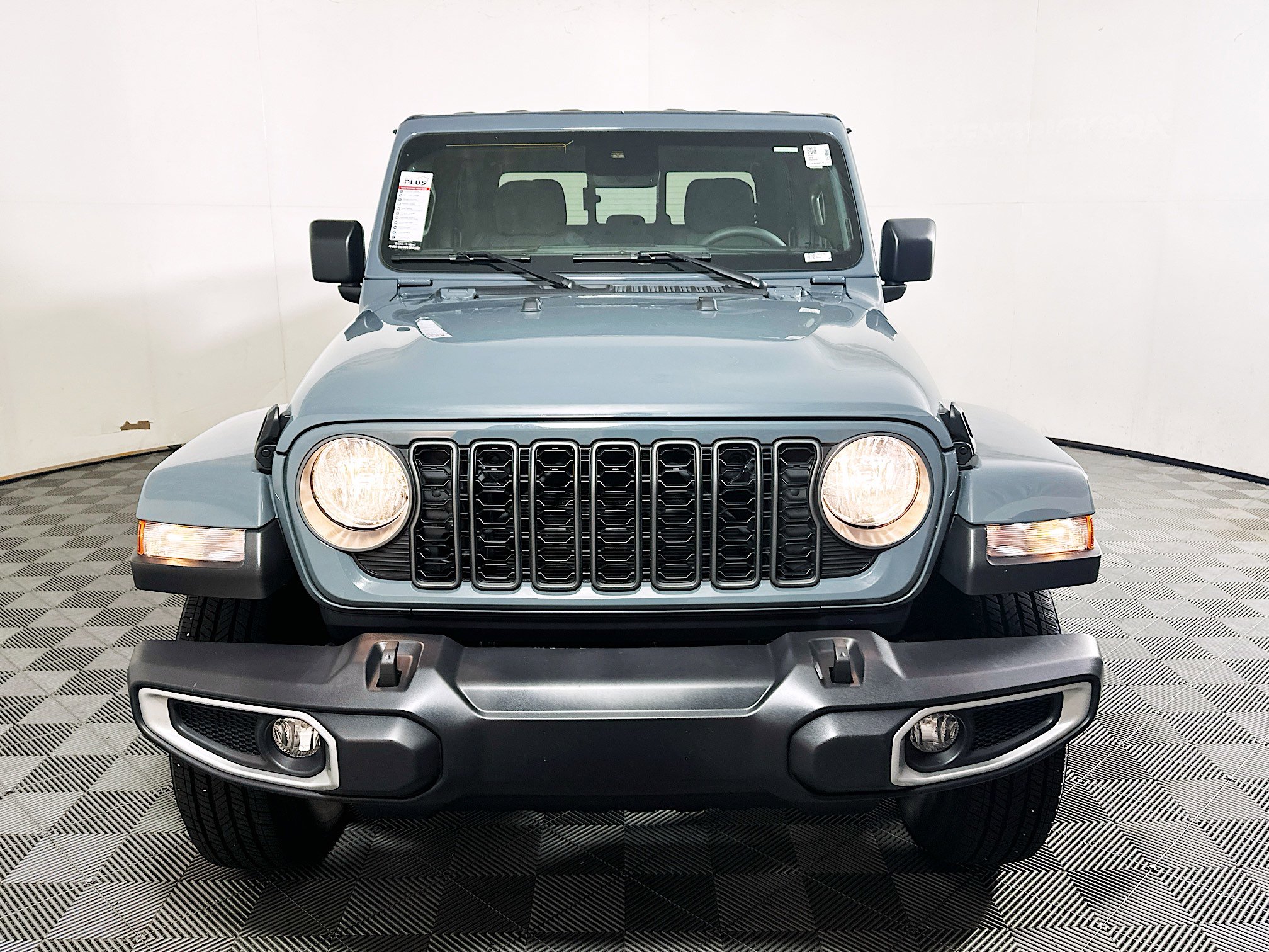 Used 2025 Jeep Gladiator Sport AWD/4WD image 8