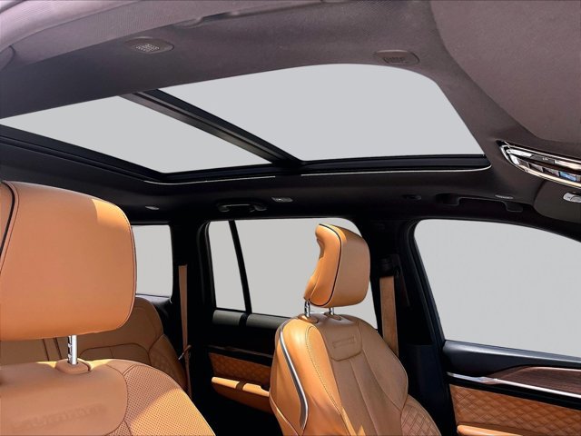 Used 2022 Jeep Grand Cherokee Summit RWD image 17