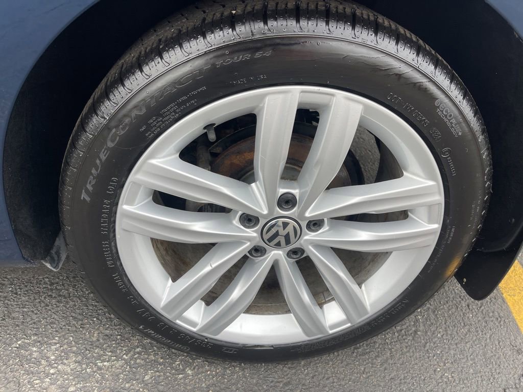 Used 2018 Volkswagen Passat 2.0T SEL Premium image 27