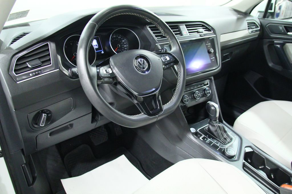 Used 2021 Volkswagen Tiguan SE w/ Panoramic Sunroof Package AWD/4WD image 5
