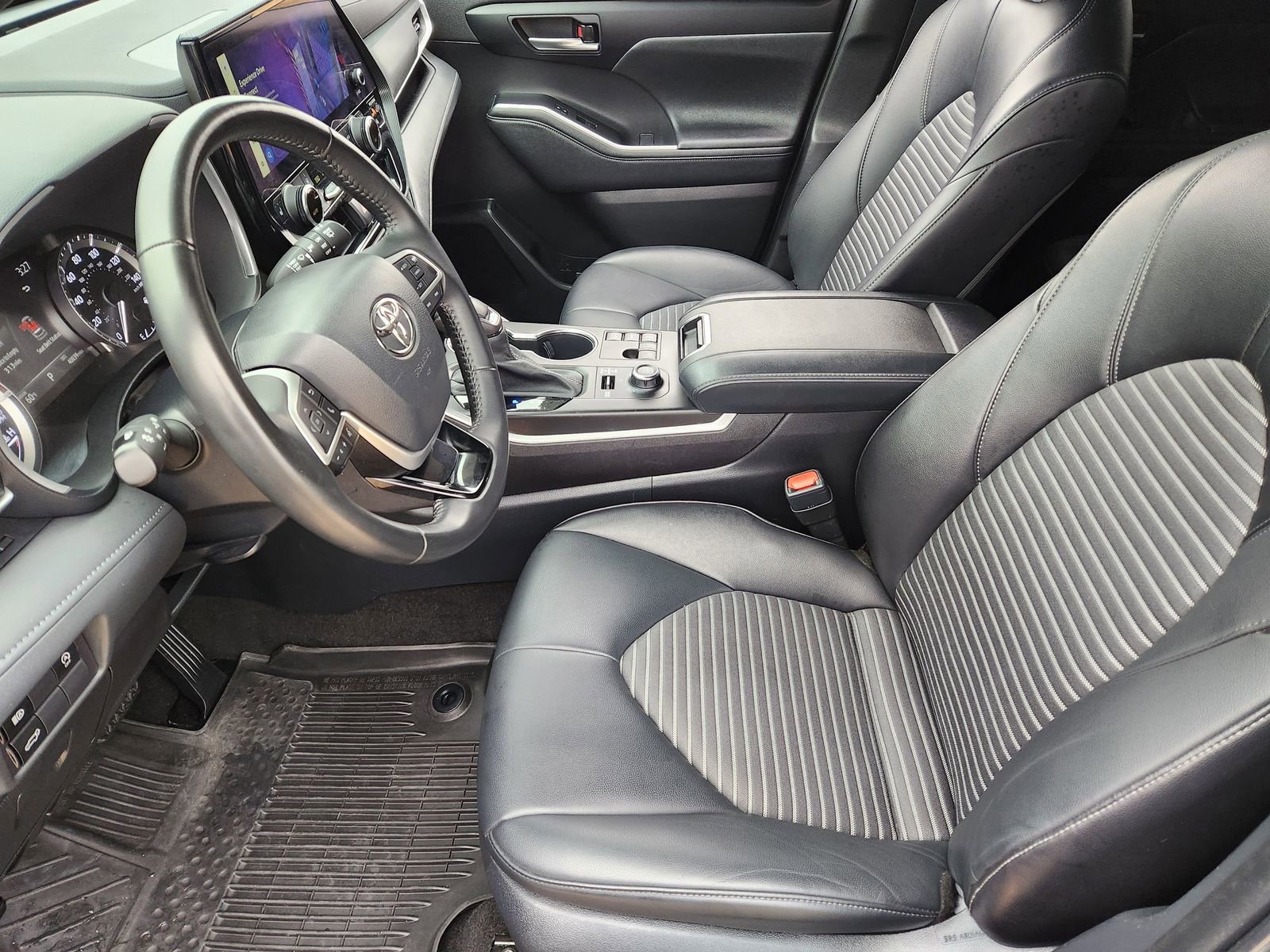 Used 2023 Toyota Highlander XSE image 17