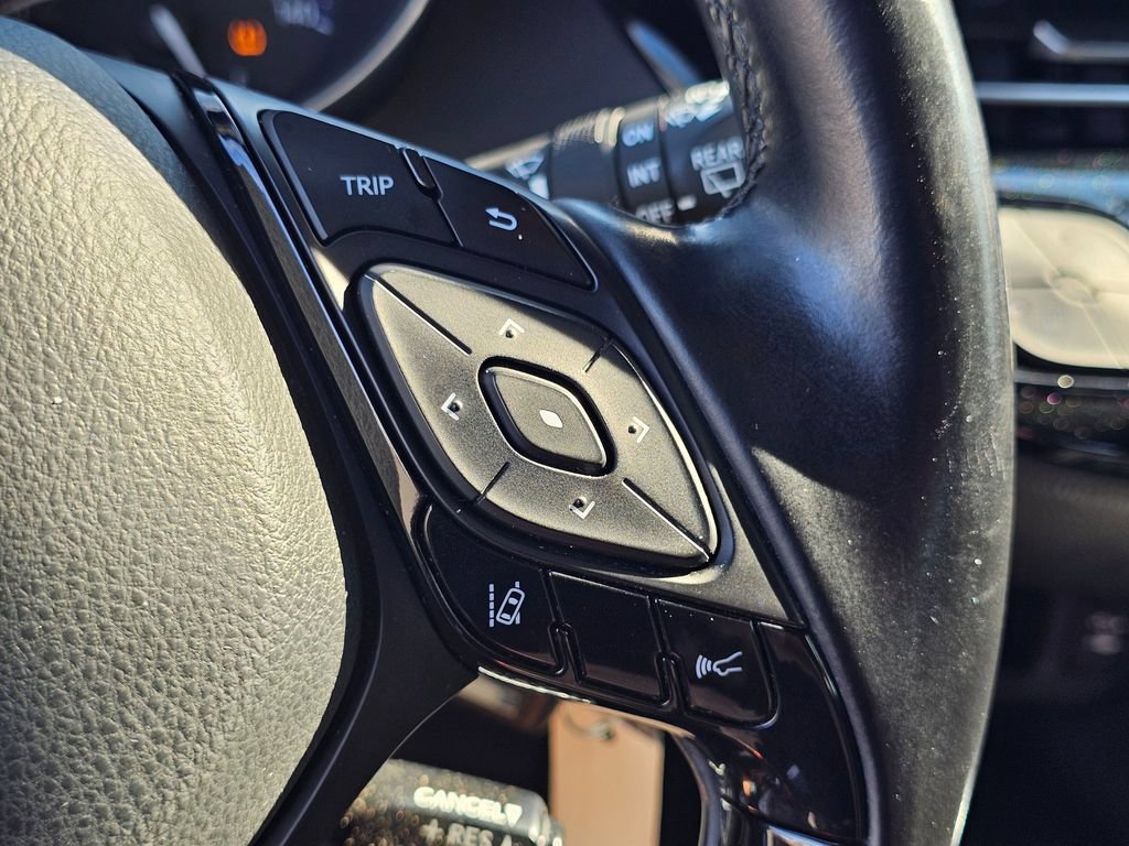 Used 2018 Toyota C-HR XLE FWD image 29