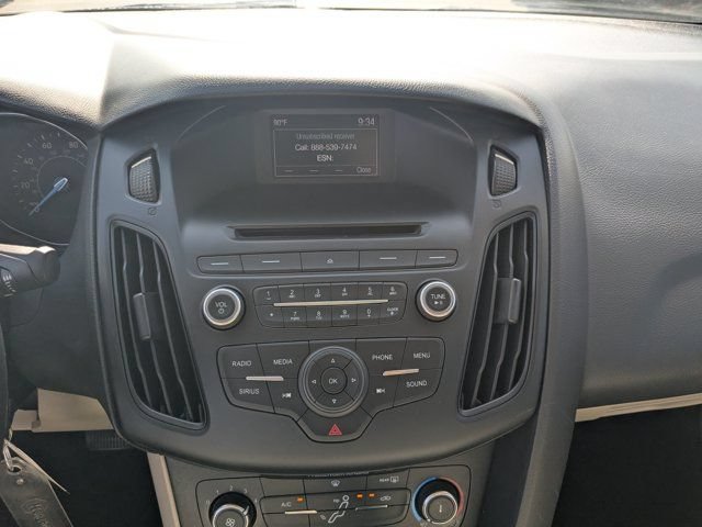 Used 2016 Ford Focus SE w/ SE Sport Package FWD image 18