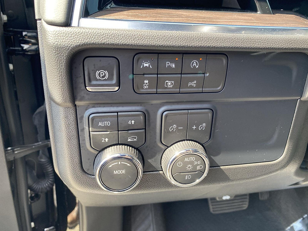 Certified 2026 Chevrolet Suburban LT w/ Comfort Package AWD/4WD image 41
