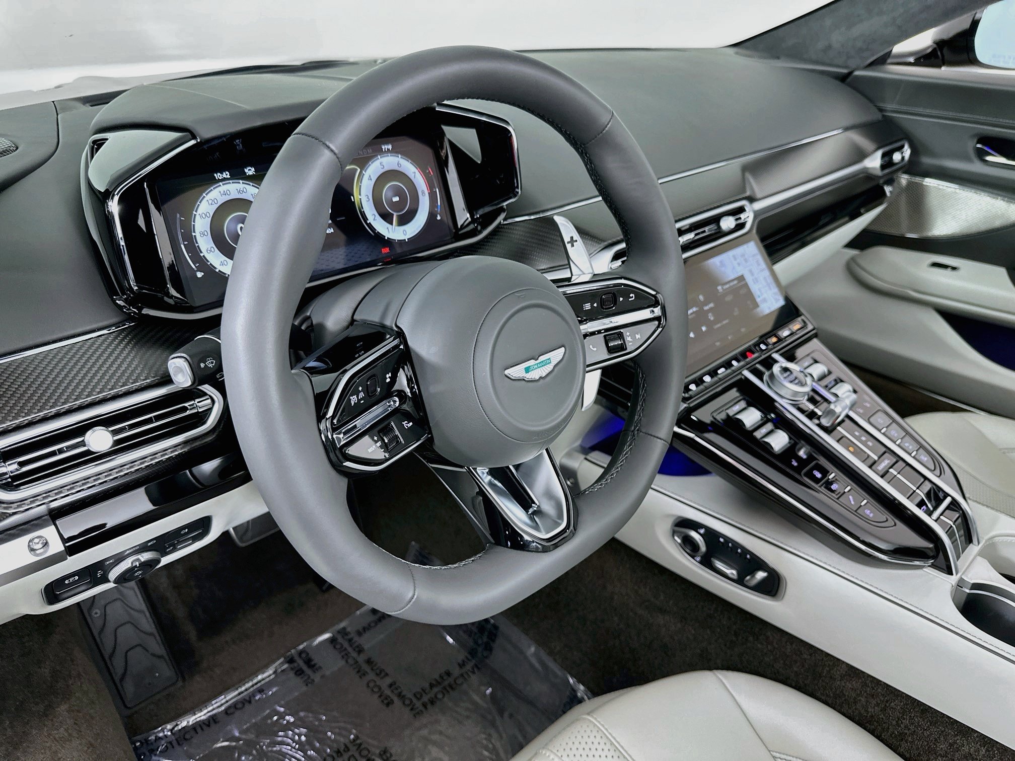 Used 2026 Aston Martin V8 Vantage Coupe RWD image 3