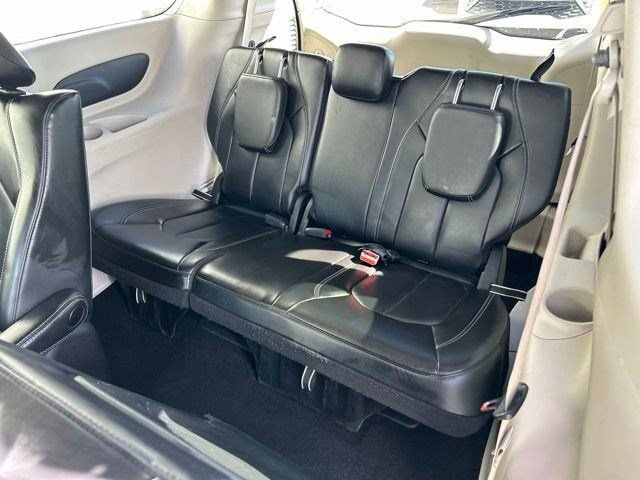 Used 2023 Chrysler Pacifica Touring-L FWD image 45