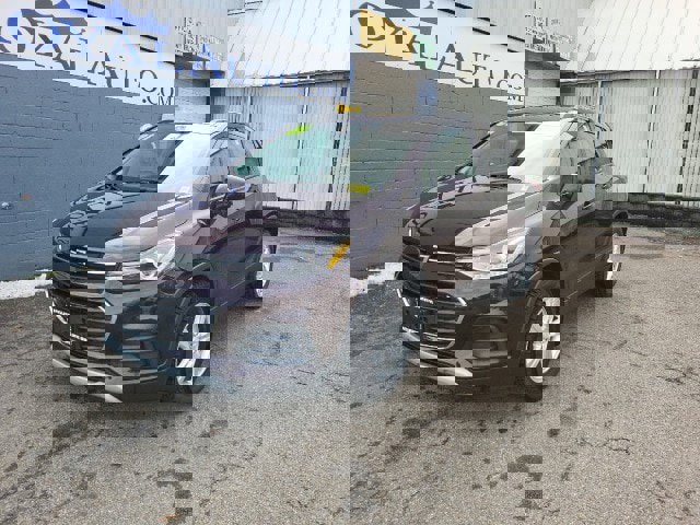 Used 2021 Chevrolet Trax LT w/ LT Convenience Package image 2