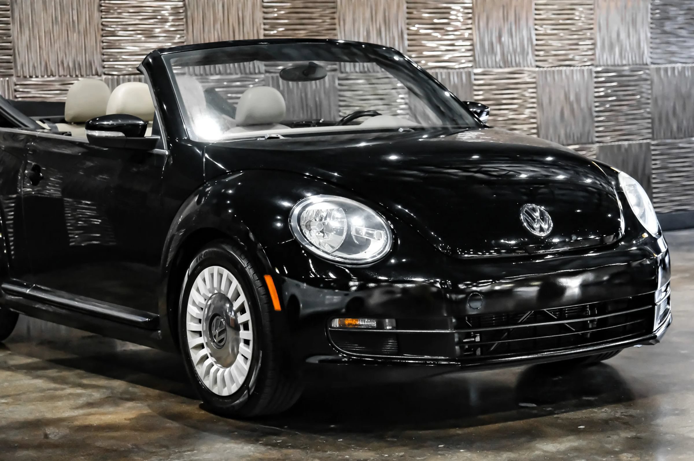 Used 2014 Volkswagen Beetle 2.5 FWD image 6