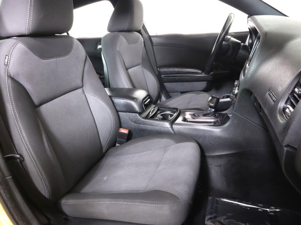 Used 2017 Dodge Charger SE w/ Blacktop Package RWD image 32