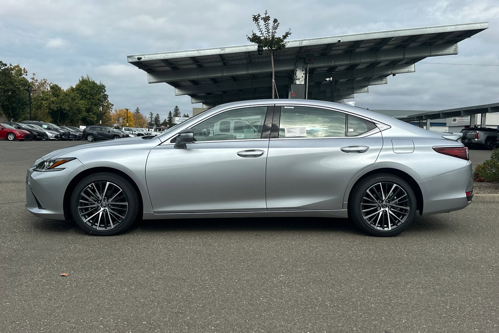 New 2025 Lexus ES 300h w/ Premium Package image 7