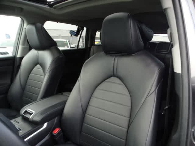 Used 2023 Toyota Highlander XLE image 19