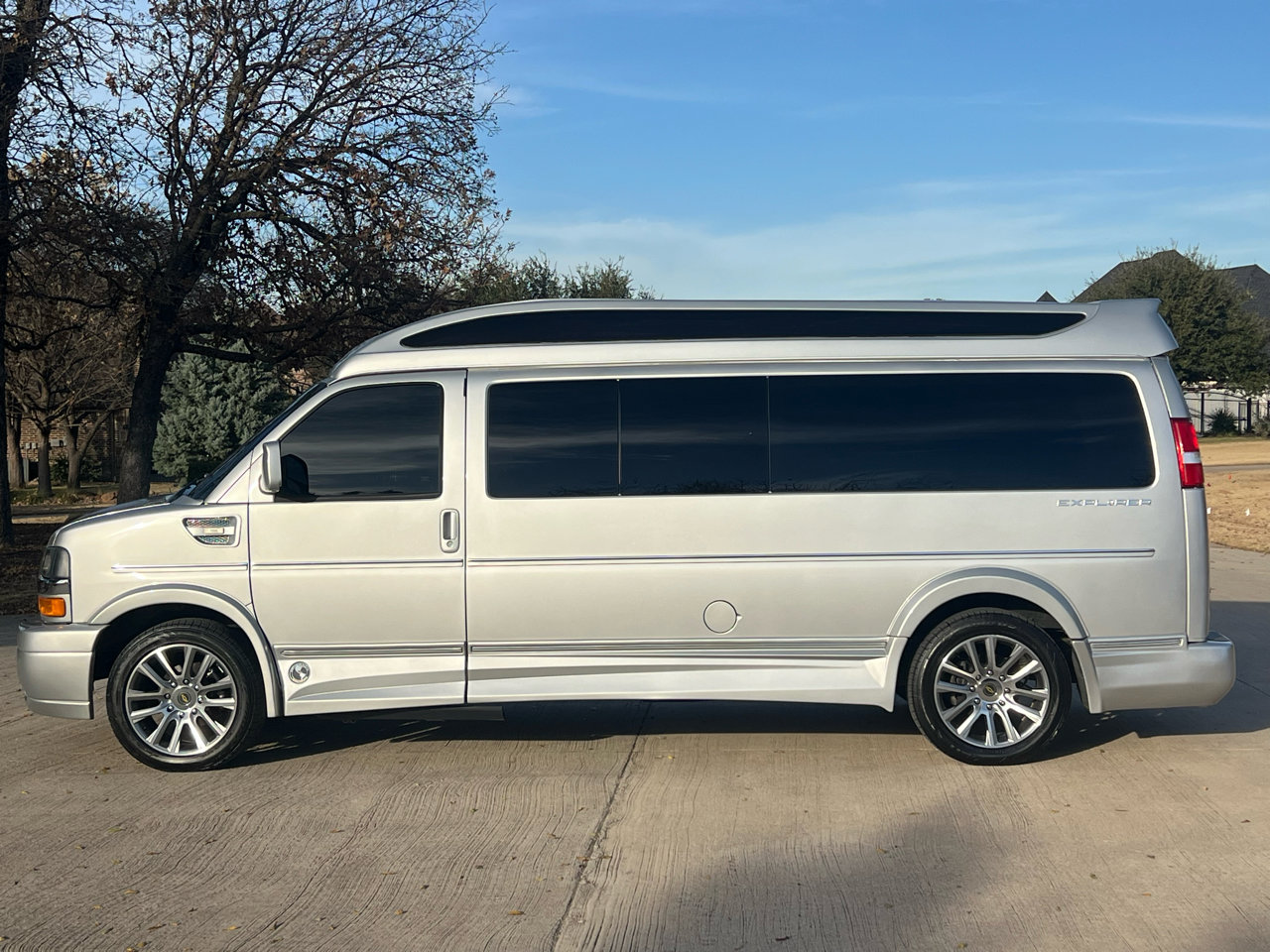 Used 2022 Chevrolet Express 2500 Extended w/ Enhanced Convenience Package image 2