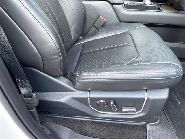 Used 2021 Ford Expedition Platinum image 16